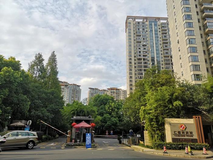 成交就奖赏中介机构人员22万和iPhone14!物业公司为买房赏金,“要不然半个上海浦东的中介机构都在帮他卖这套房子”(图3) 成交就奖赏中介机构人员22万和iPhone14!物业公司为买房赏金,“要不然半个上海浦东的中介机构都在帮他卖这套房子”(图3)