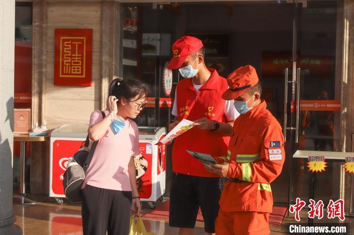 福建龙岩：森林消防员守护红色土地的绿水青山