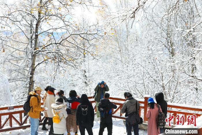 （中国这十年）“东方小瑞士”阿尔山交通“疏经通络” 八成人借旅游脱贫