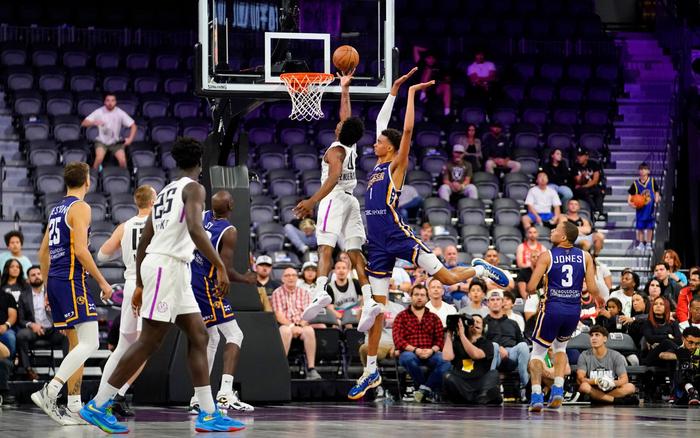 NBA为他疯狂，詹姆斯称其为外星人，文班亚马厉害在哪儿？