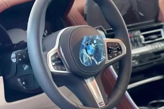 宝马全新M8曝光！4.4T V8动力+奢华内饰，比帕拉梅拉加速还快