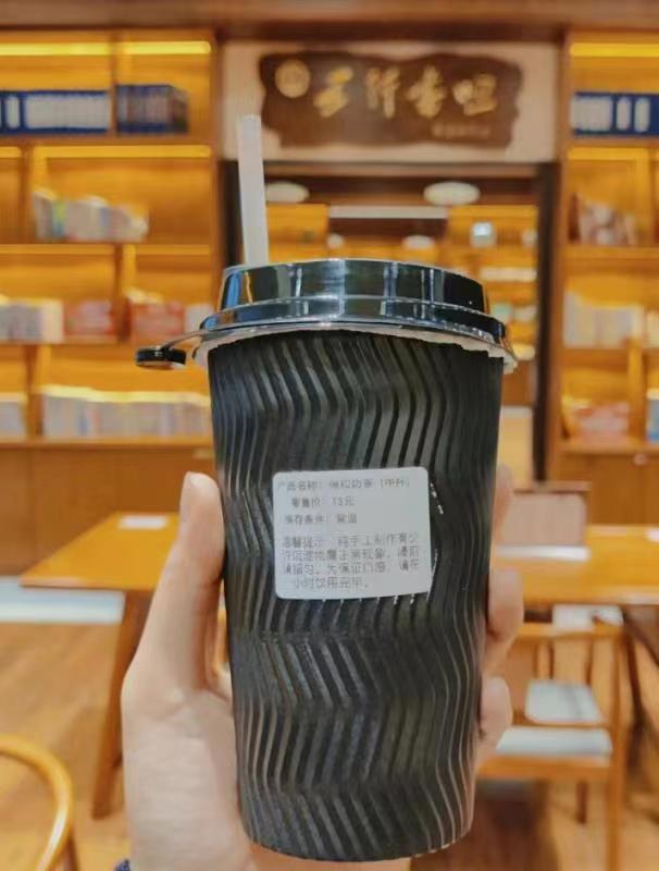 广西柳州一医院出品“中药奶茶”？店员回应：利咽奶茶卖得最好，中药味重一些