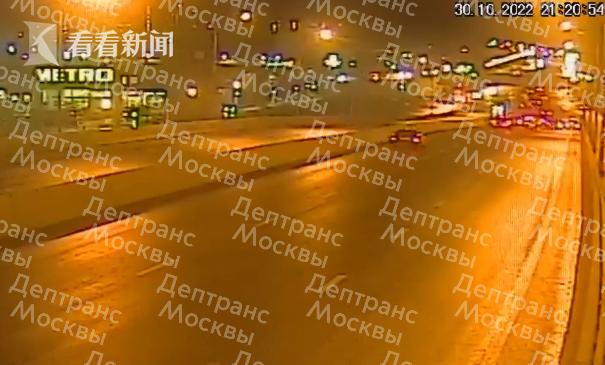 视频｜超过50辆车相撞！莫斯科突发重大交通事故