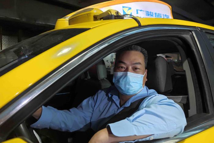广州孕妇车上分娩，出租车秒变“产房”