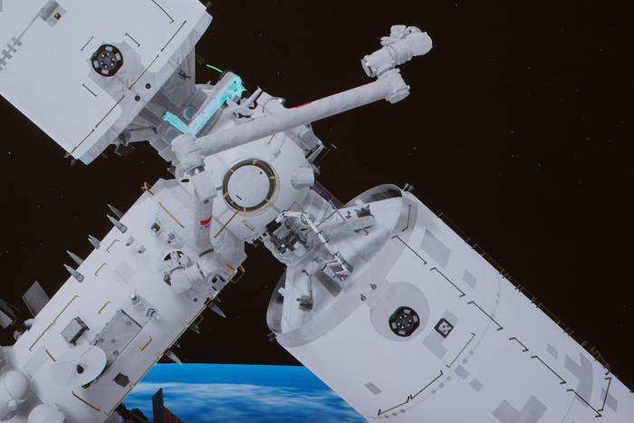 图片直击｜空间站梦天实验舱完成转位 航天员进入梦天实验舱