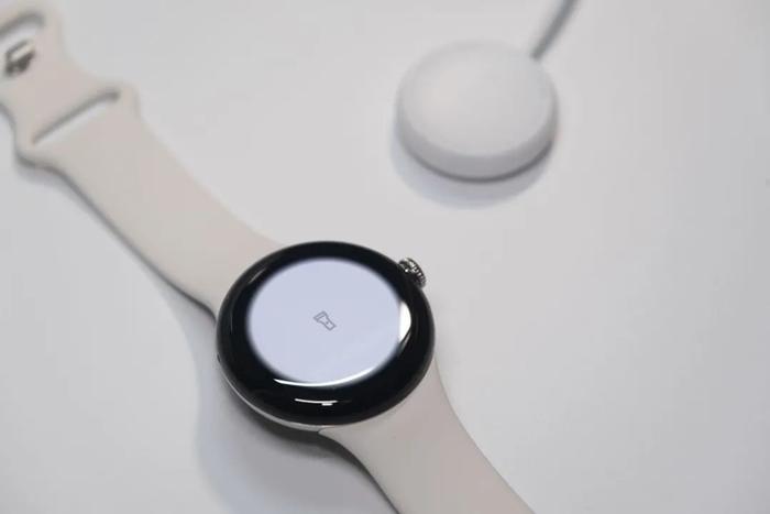 Pixel Watch 上手体验：三家混血、二流产物、一等颜值