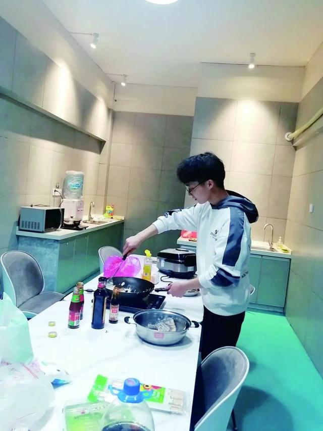 广西这个高校的共享厨房火了！网友：现在转学来得及吗？