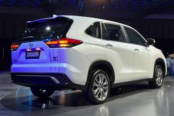 丰田全新MPV实拍！搭载2.0L发动机，别克GL6要小心了