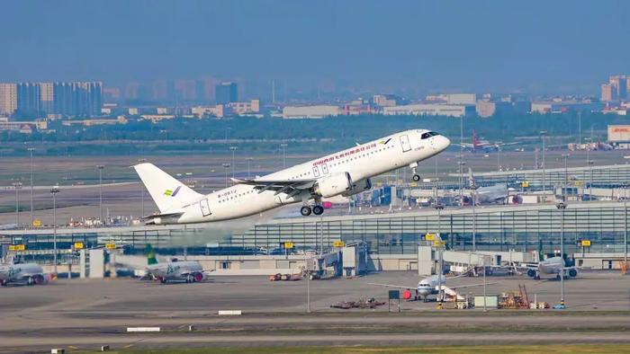 【最新】民航华东地区管理局向中国商飞公司颁发国产大型客机C919飞机生产许可证