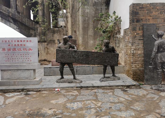 夜雨丨宋海峰、王倩、林熙、王莉莉：铁血丹心铸军魂