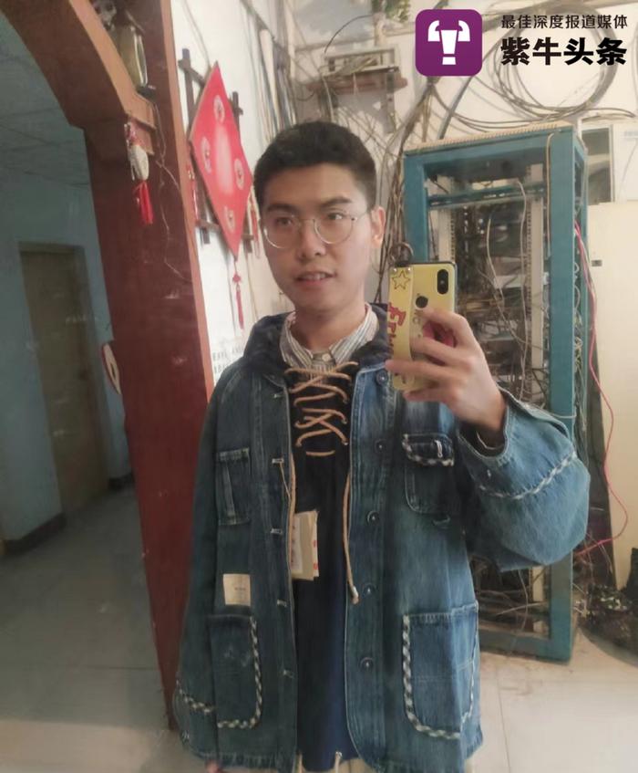考研期间为了节约时间,他剃成了寸头。