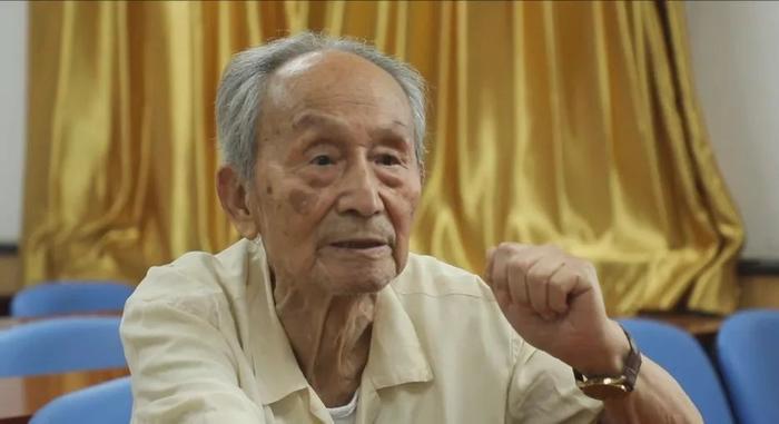 103岁开国大校陈信逝世，曾长期与钱学森一起工作