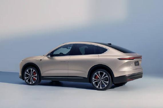 平替宝马X4！车长4968mm，提速3.8秒6活塞卡钳，续航940KM