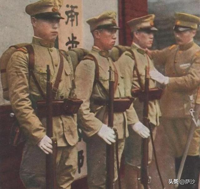 为什么抗战中伪军的服饰五花八门？1938年12月29日汪精卫投日