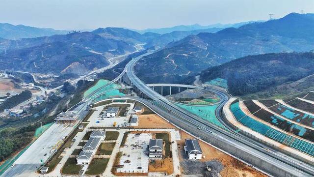 田西高速公路今日正式通车 广西实现“县县通高速”目标