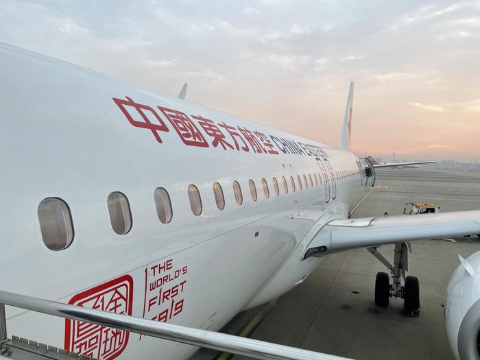 随着新年的到来,东航全球首架C919国产大飞机迎来首飞。东方航空供图