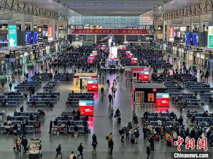 除夕火车票明日开售！提醒：这类消毒液不能带上高铁