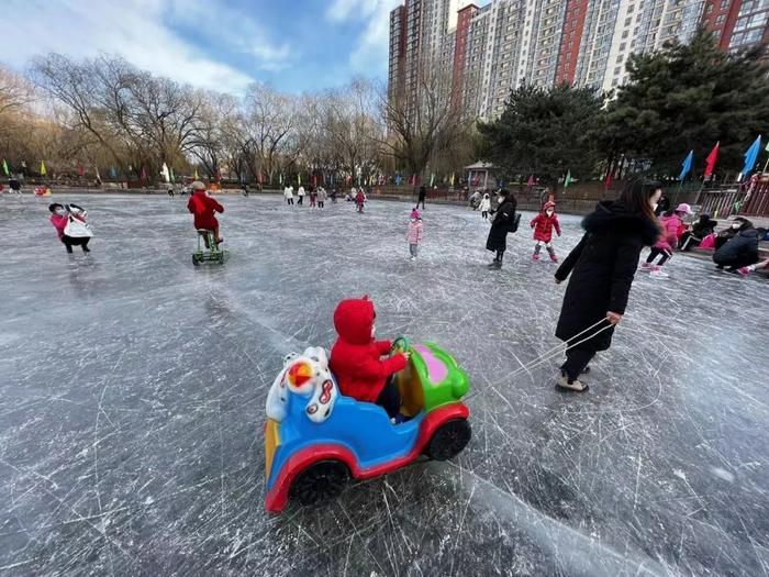 冬天的欢乐来了！昌平公园露天冰场开放