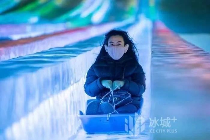 500米50秒！最长冰滑梯滑出冰雪娱乐“哈尔滨速度”