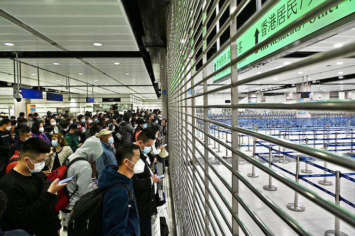 【图集】直击内地与香港恢复首阶段正常“通关”，已有超40万人预约