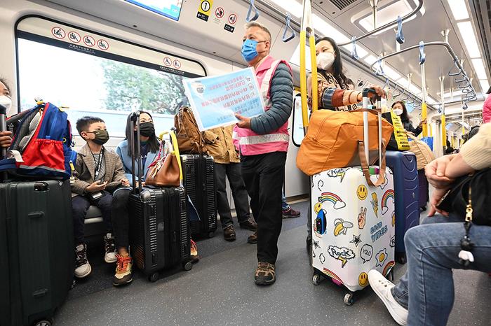 【图集】直击内地与香港恢复首阶段正常“通关”，已有超40万人预约