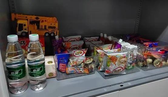 零食、玩具、图书、应急药品……轨道冉家坝站警务室有个“百宝柜”
