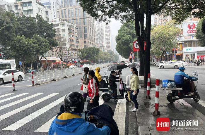 撞击现场二,体育东路和天河南一路路口