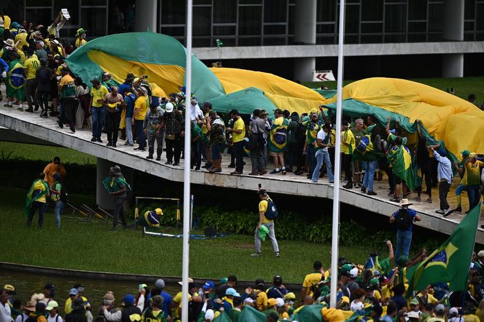巴西重演“冲击国会山” 美已成极右暴力活动输出国