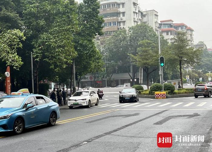 撞击现场五,天河东路和天河南二路路口