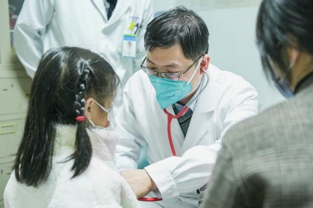 杭州2个月的宝宝发烧以为“阳了”，医院一查吓得不清