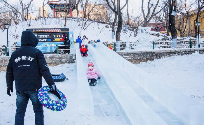 “约起”大孩子小朋友们的冰雪乐园丨60年 五彩的记忆在兆麟公园中传承