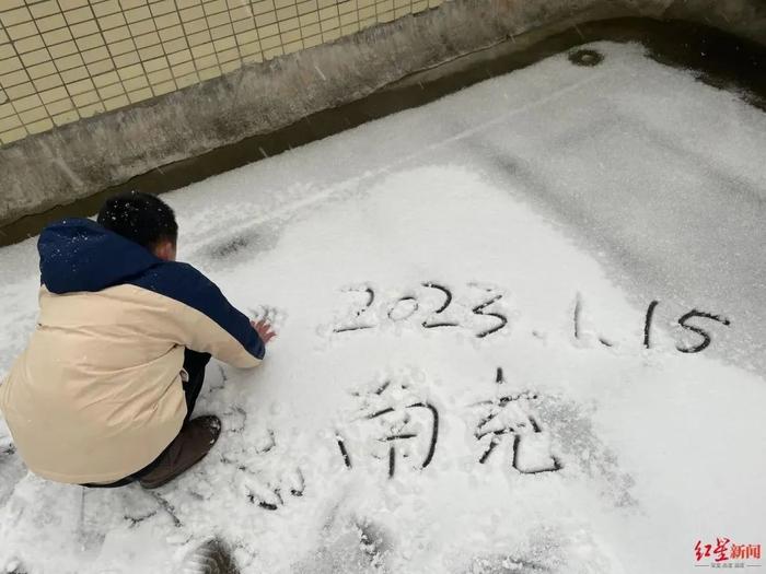 难得一见！四川多地飘雪！冷空气还要持续到…