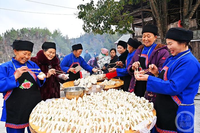 热热闹闹 酉阳村民欢歌载舞过小年