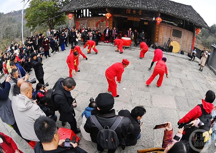 热热闹闹 酉阳村民欢歌载舞过小年