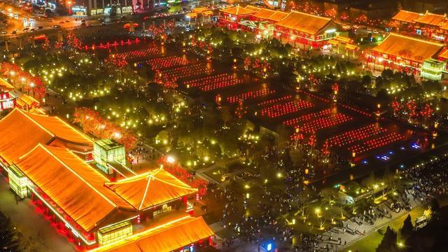 航拍西安大唐不夜城新春夜景 灯火璀璨流光溢彩