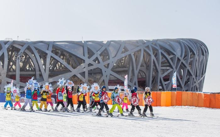 鸟巢欢乐冰雪季首推高台滑雪项目，15岁及以下青少年免门票