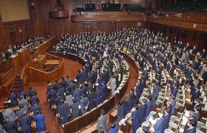 2022年4月7日,日本众院以多数赞成通过“经济安全保障推进法案”。共同社报道图