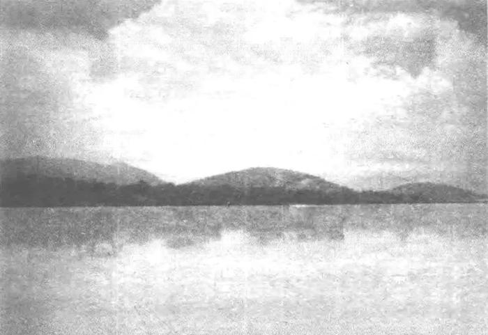 从洞庭西山镇夏港眺望包山(1987年7月三浦国雄摄)