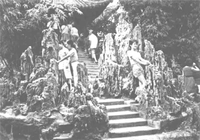 成都望江楼公园的一角(1987年7月三浦国雄摄)