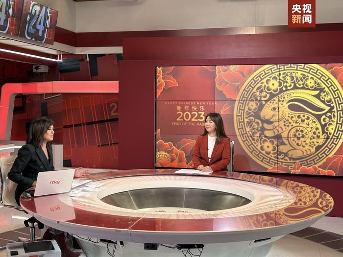 总台记者走进西班牙国家电视台介绍2023年总台春晚