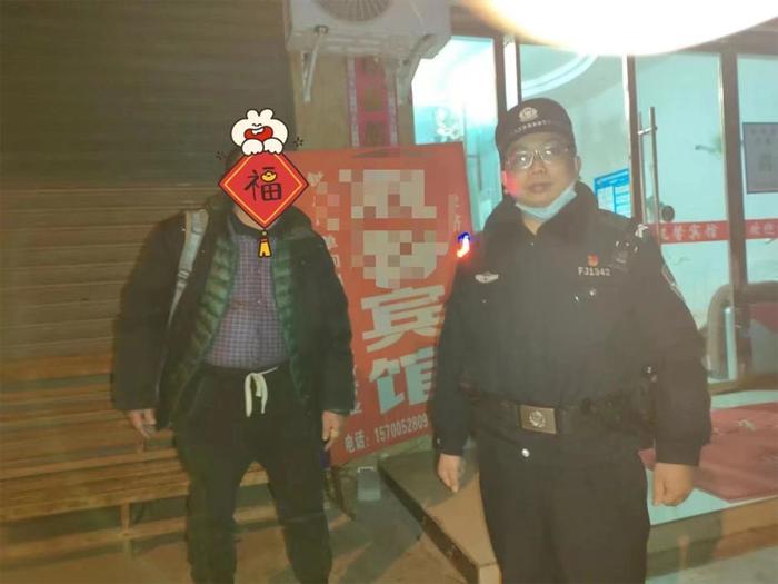 陌生人的善意｜住宿爆满，民警半夜带外地老人满城找旅馆