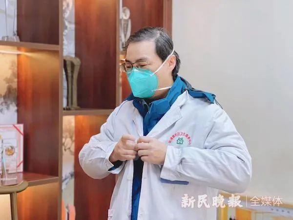 新年，记者跟随家庭医生出诊：“抽时间看一下”，“把问题都解决了才走”