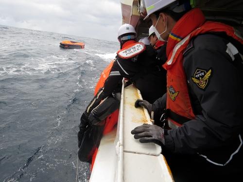 一中国香港籍货船在长崎近海沉没：14人获救，仍有8人失踪