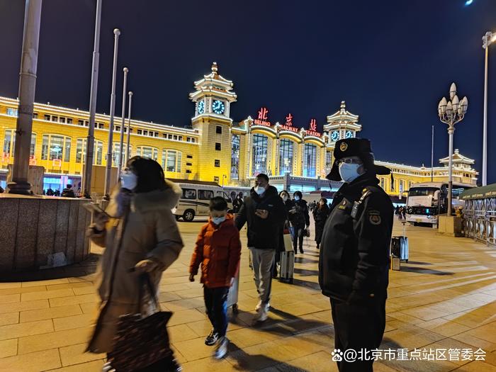 北京站地区：“榜样的哥”上线服务返京旅客倡导合乘出租车，减少等候时间