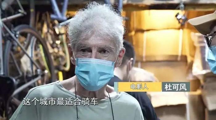 暗恋张曼玉20年，“香港最浪才子”街头买醉照曝光，网友：他疯了一辈子…