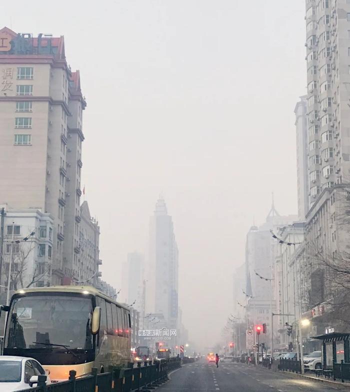 哈市发布霾黄色预警丨货车限行措施启动，冰城近日天气静稳有雾霾