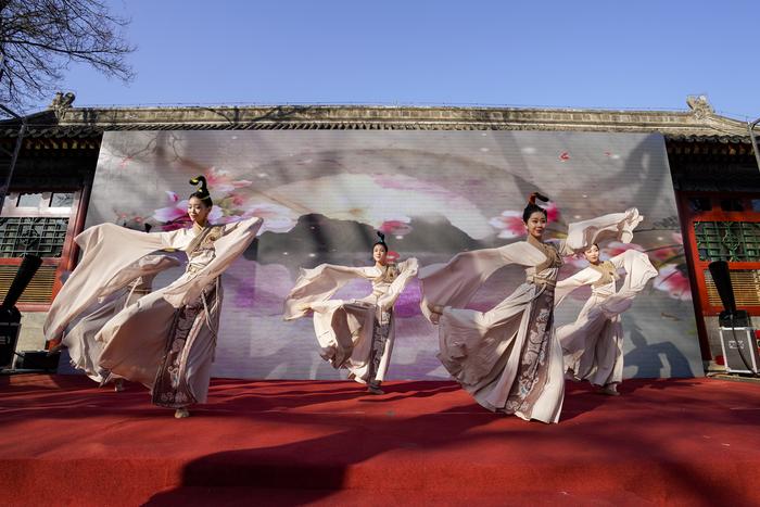 节日东城｜立春日，古观象台下“鞭打春牛”迎春纳福