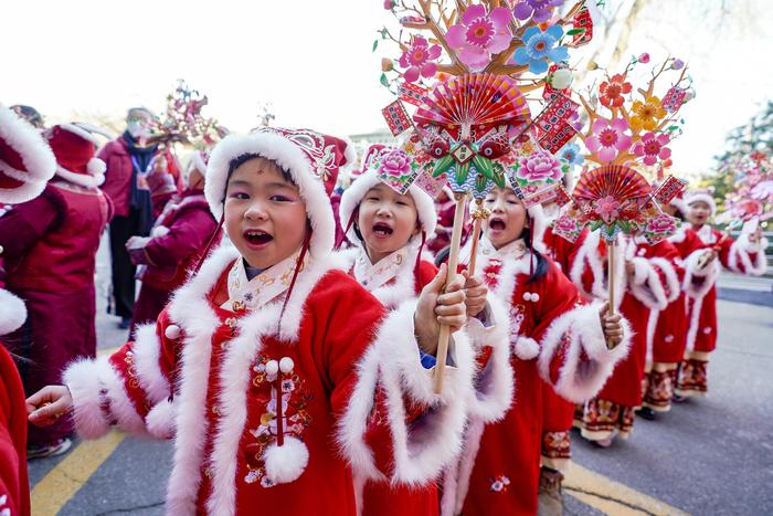 节日东城｜立春日，古观象台下“鞭打春牛”迎春纳福