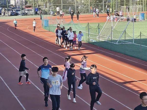 媒体：多地中考取消1000米800米跑，大学体测要跟上吗？