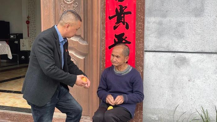 一家人爱心接力数十载 照顾残障邻居暖人心 | 新时代“中国好人”故事